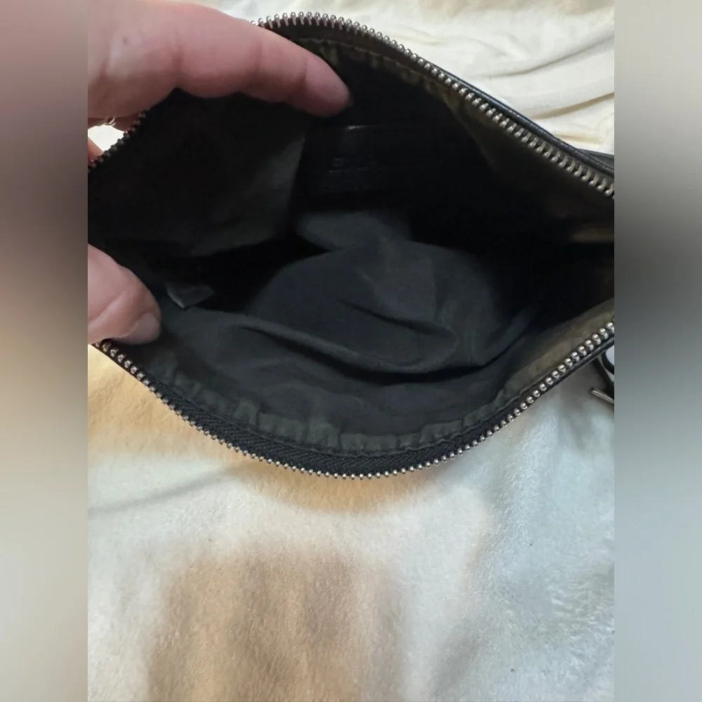Express key & tassle black crossbody purse